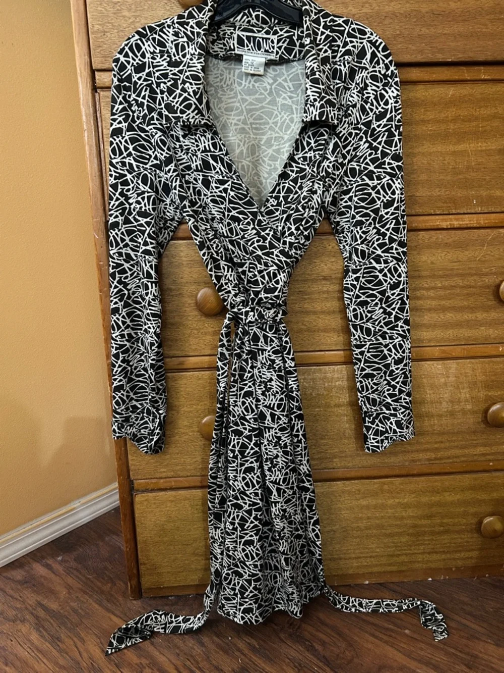Vintage Diane Von Furstenburg Scribble Signature Black and White Wrap Dress - Picture 1 of 4